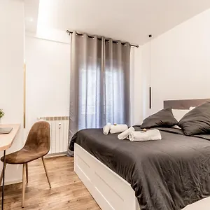 Loungefloor Metro A Netflix & Wi-fi , Rome Italy